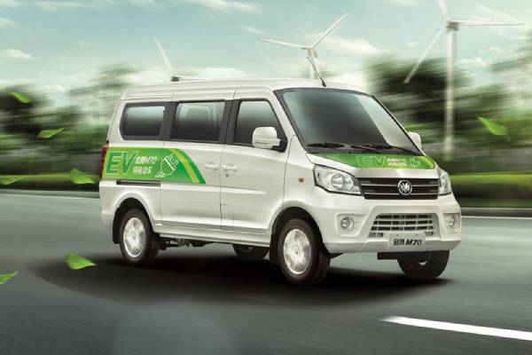 Unsa ang mga pag-amping sa pag-charge sa Electric Minivan?
